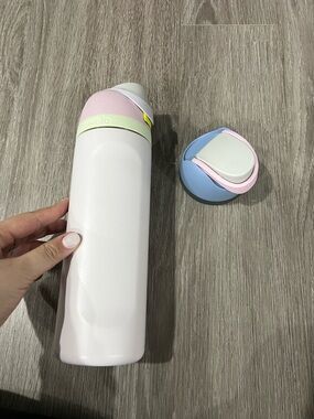 Owala candy coated 24oz Free Sip with extra lid